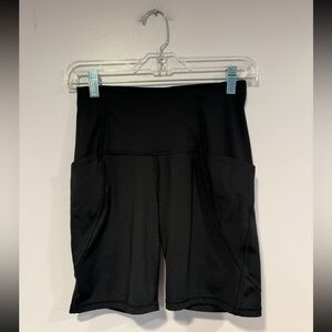 Black all in‎ motion pocket biker shorts